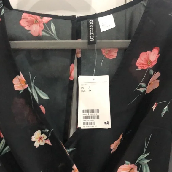 Ruffle arm romper - Picture 2 of 2